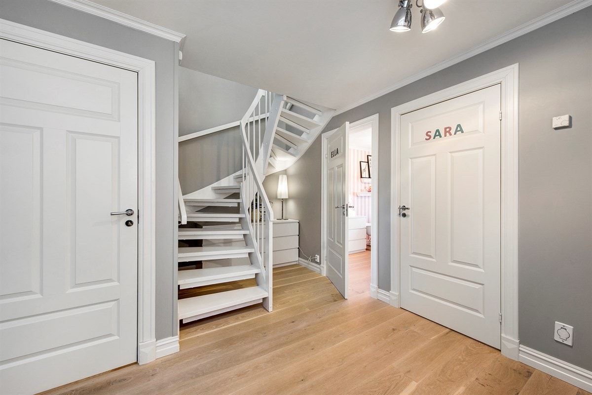 Hall u. etg Galleribilde