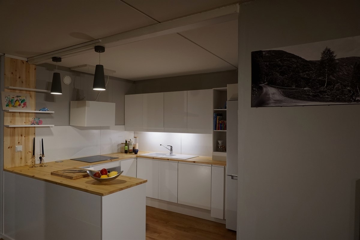 Ny ventilator på kjøkkenet Galleribilde