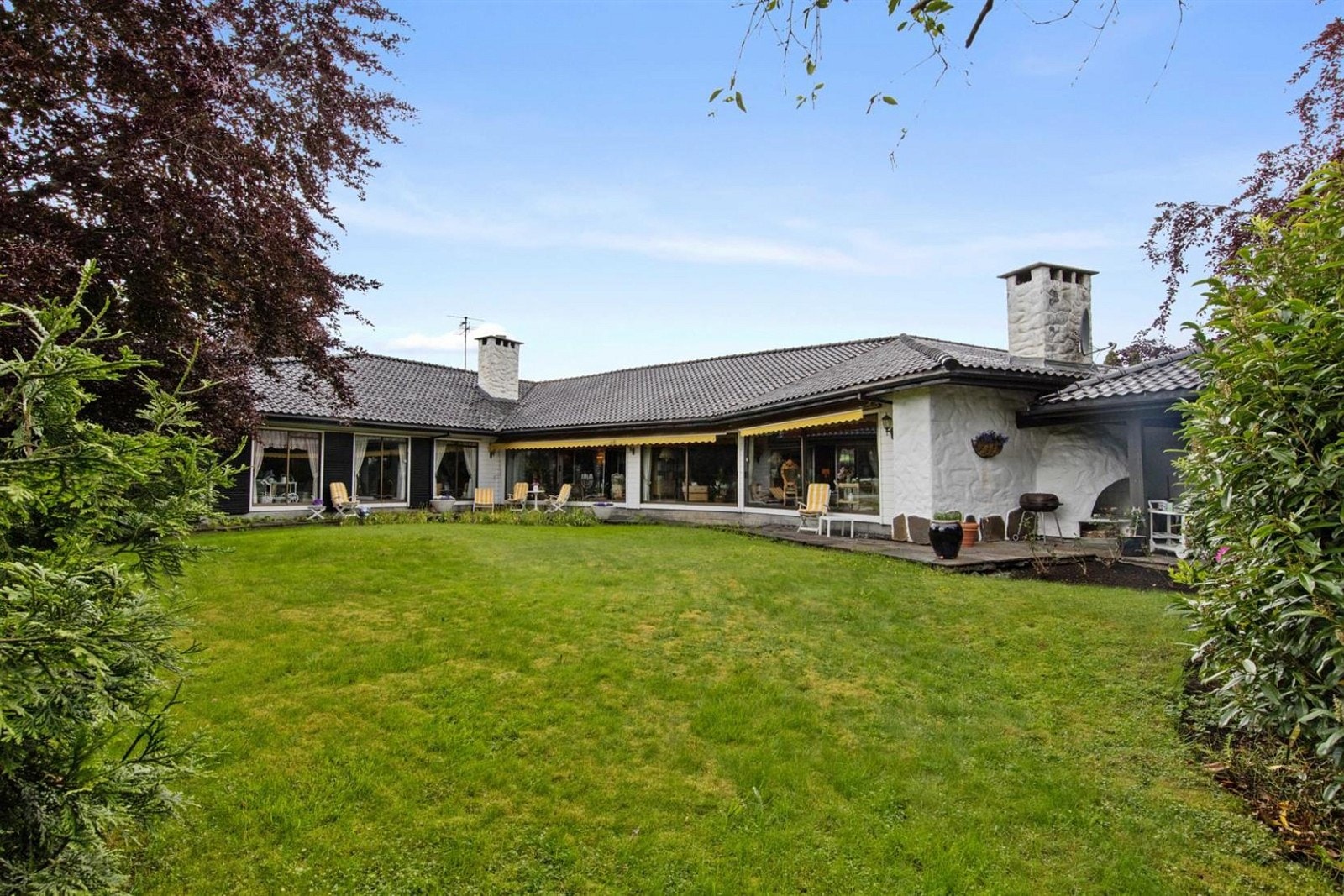 Velholdt villa fra 1975 med skjermet, solrik tomt på hele 2308 kvm. Galleribilde