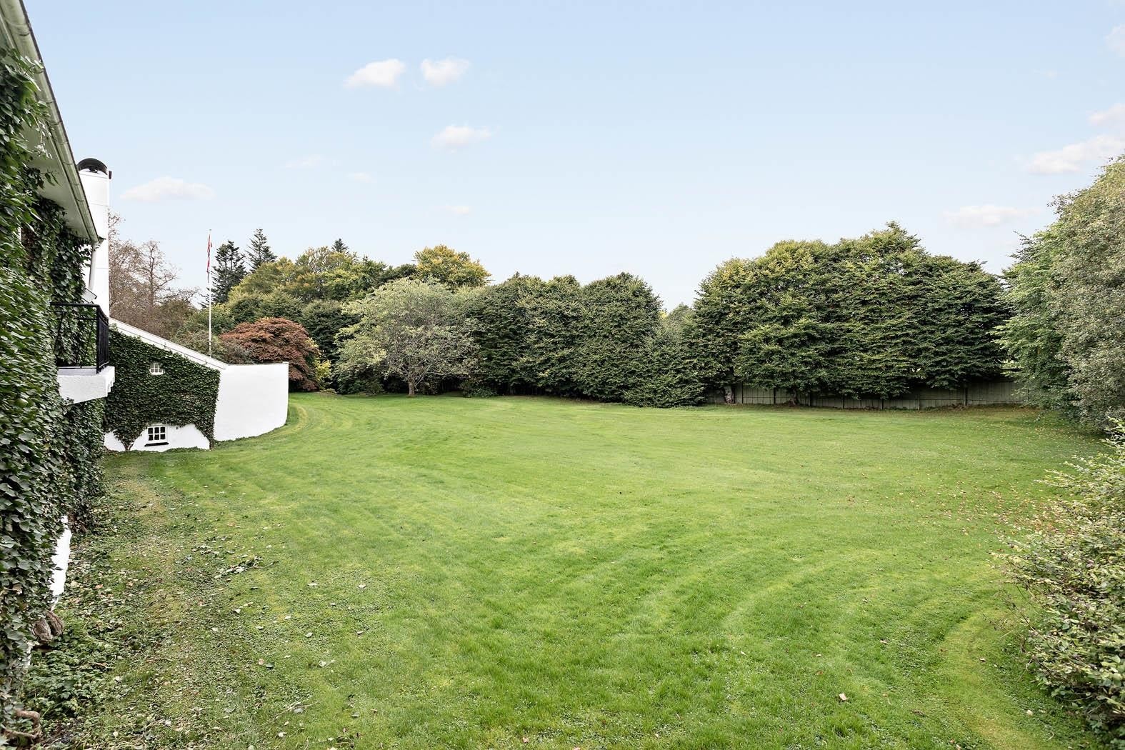 Kanskje en byens flotteste eiendommer/hage? Galleribilde