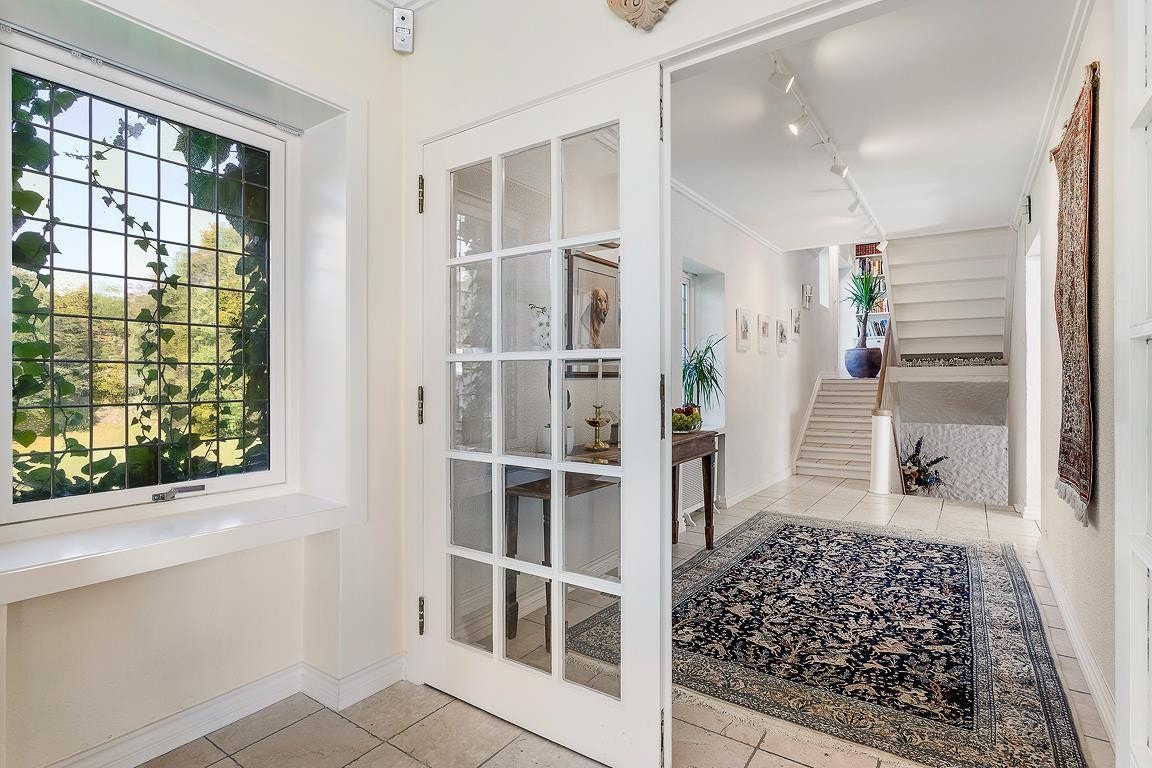 Gang mellom kjøkkenet og stuen Galleribilde