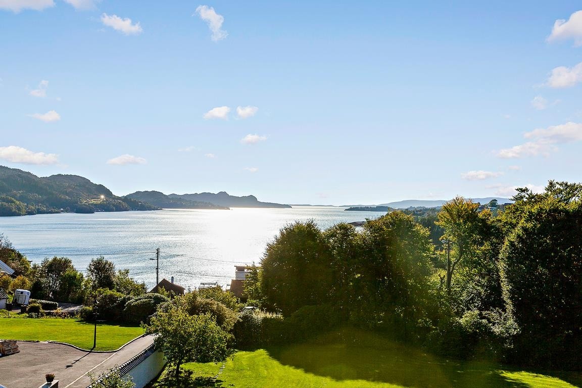 Kort vei til båt- og sjøliv ved Fanafjorden Galleribilde