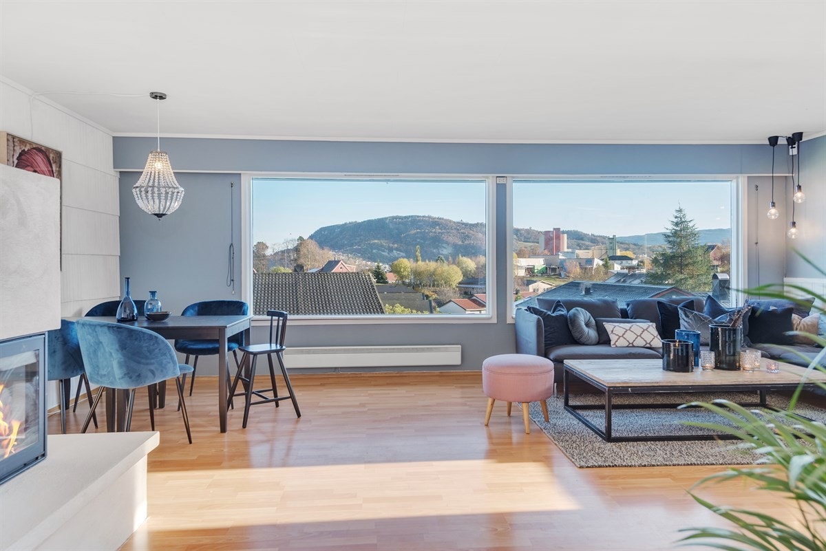 Fra spisebordet kan man nyte utsikten hver eneste dag. Galleribilde