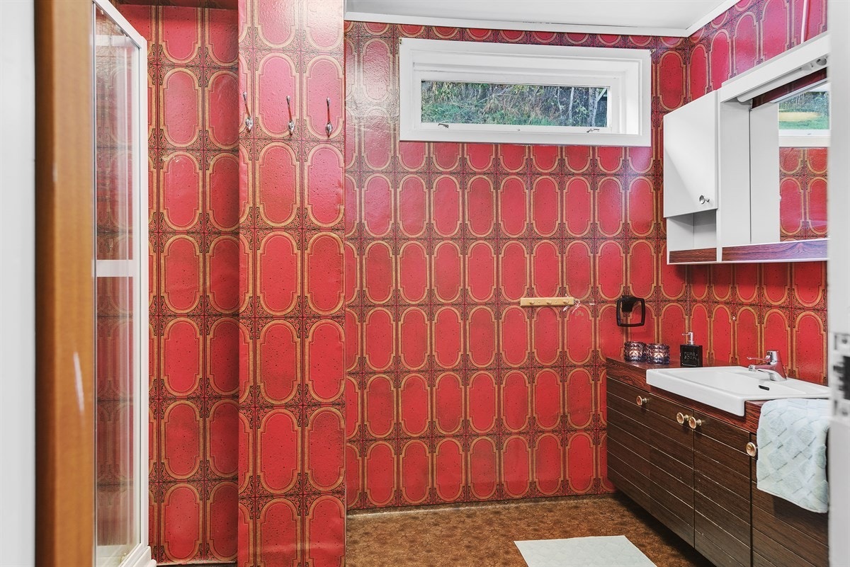 Dagens eier har frem til nå alltid hatt sokkelen leid ut til kr. 6 500,- pr mnd. Galleribilde