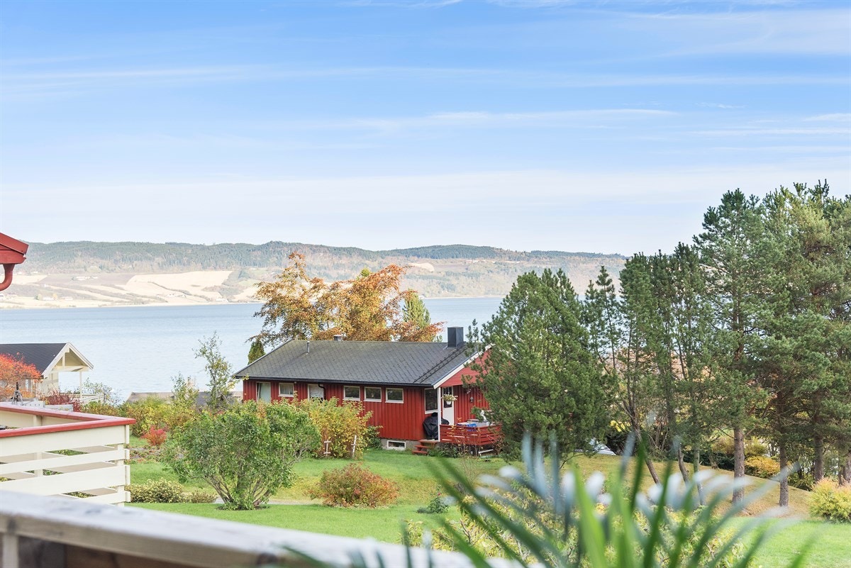 Rommet har egen balkong med fantastisk flott utsikt. Galleribilde