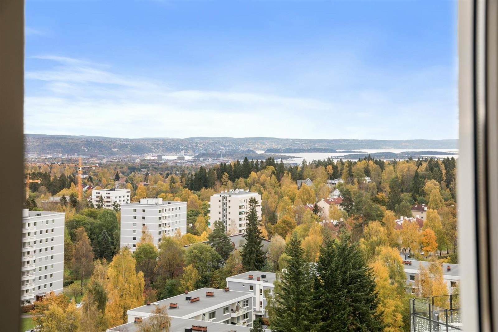 Flott utsikt fra soverommene, stuen og balkongen. Galleribilde