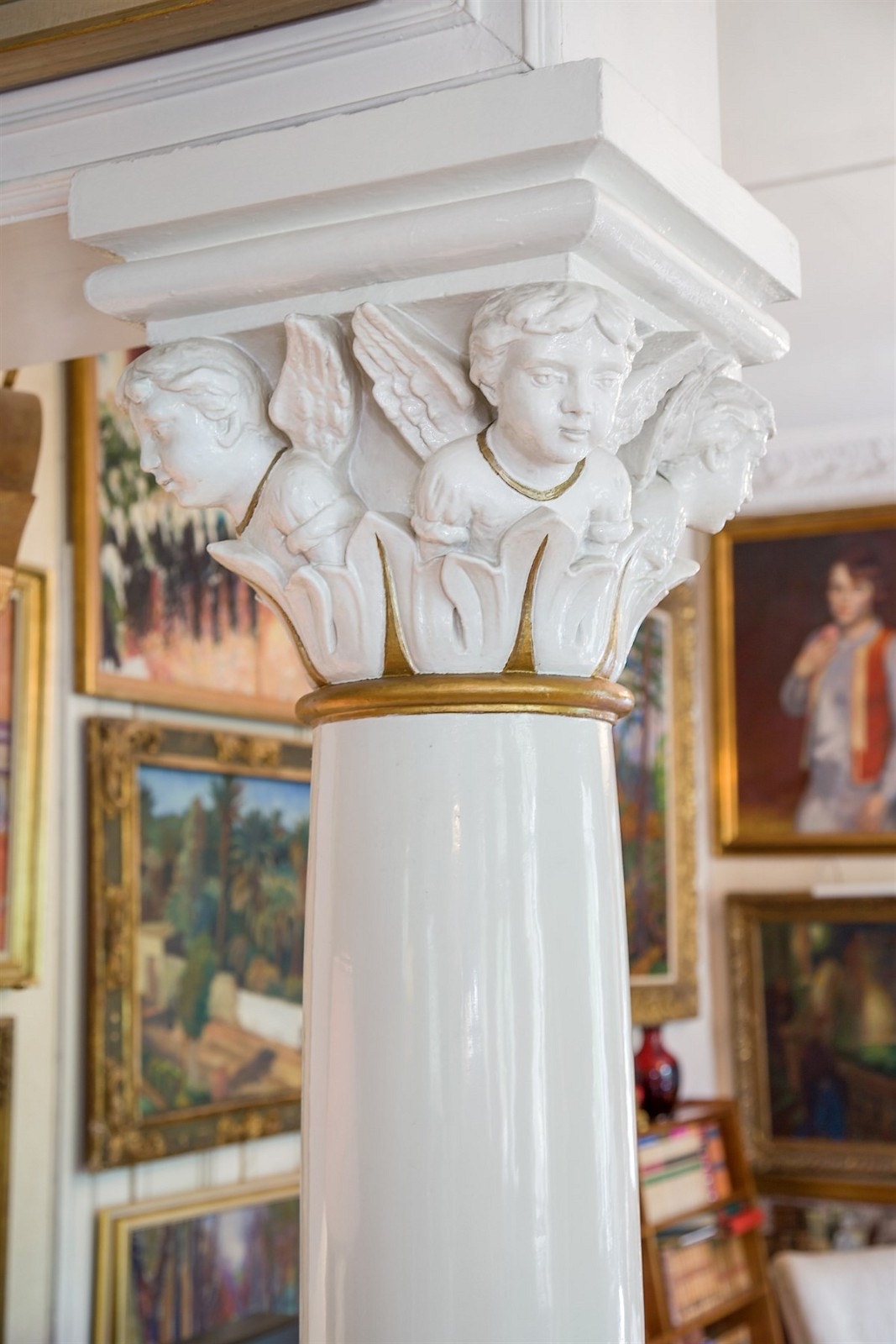 Detalj søyler i stuen Galleribilde