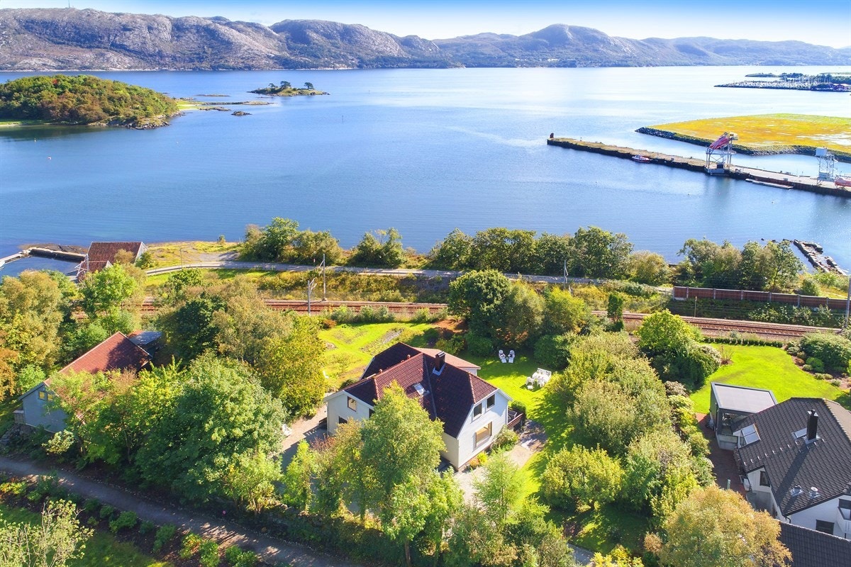 Fantastisk beliggenhet ved Gandsfjorden på Vaulen. Galleribilde