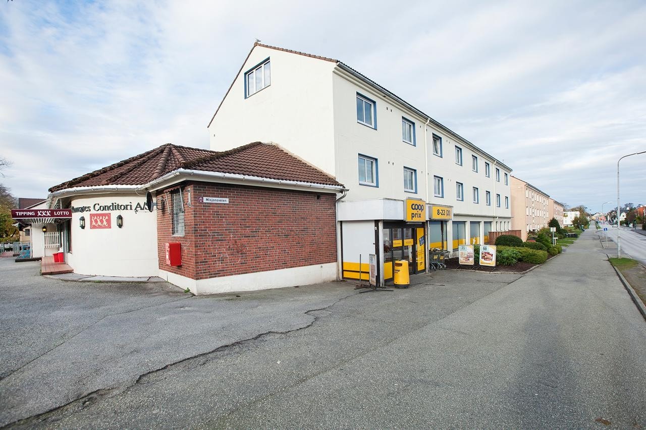 Leiligheten ligger like ved dagligvarebutikken Coop Prix Galleribilde
