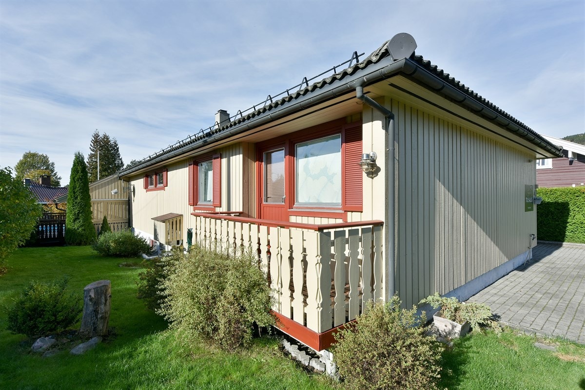 Området har nærhet til skoler, barnehager, offentlig kommunikasjon og gode servicetilbud. Galleribilde