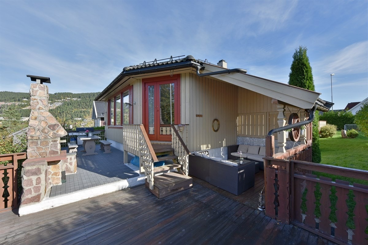 Det er god sittegruppe løsning på terrasse. Galleribilde