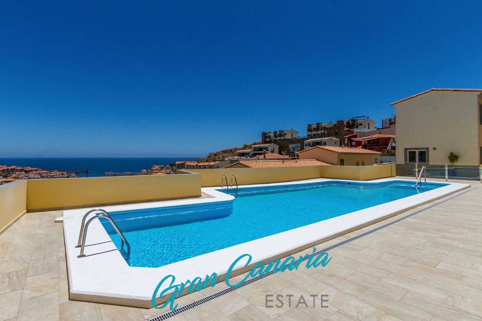 Felles basseng med flott utsikt Galleribilde