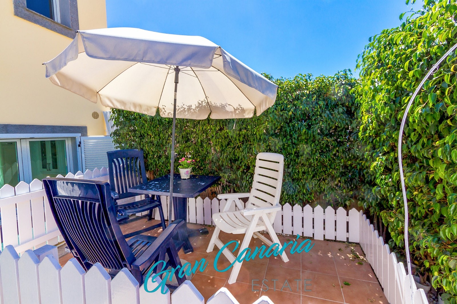 Trivelig uteområde ved hovedinngang Galleribilde