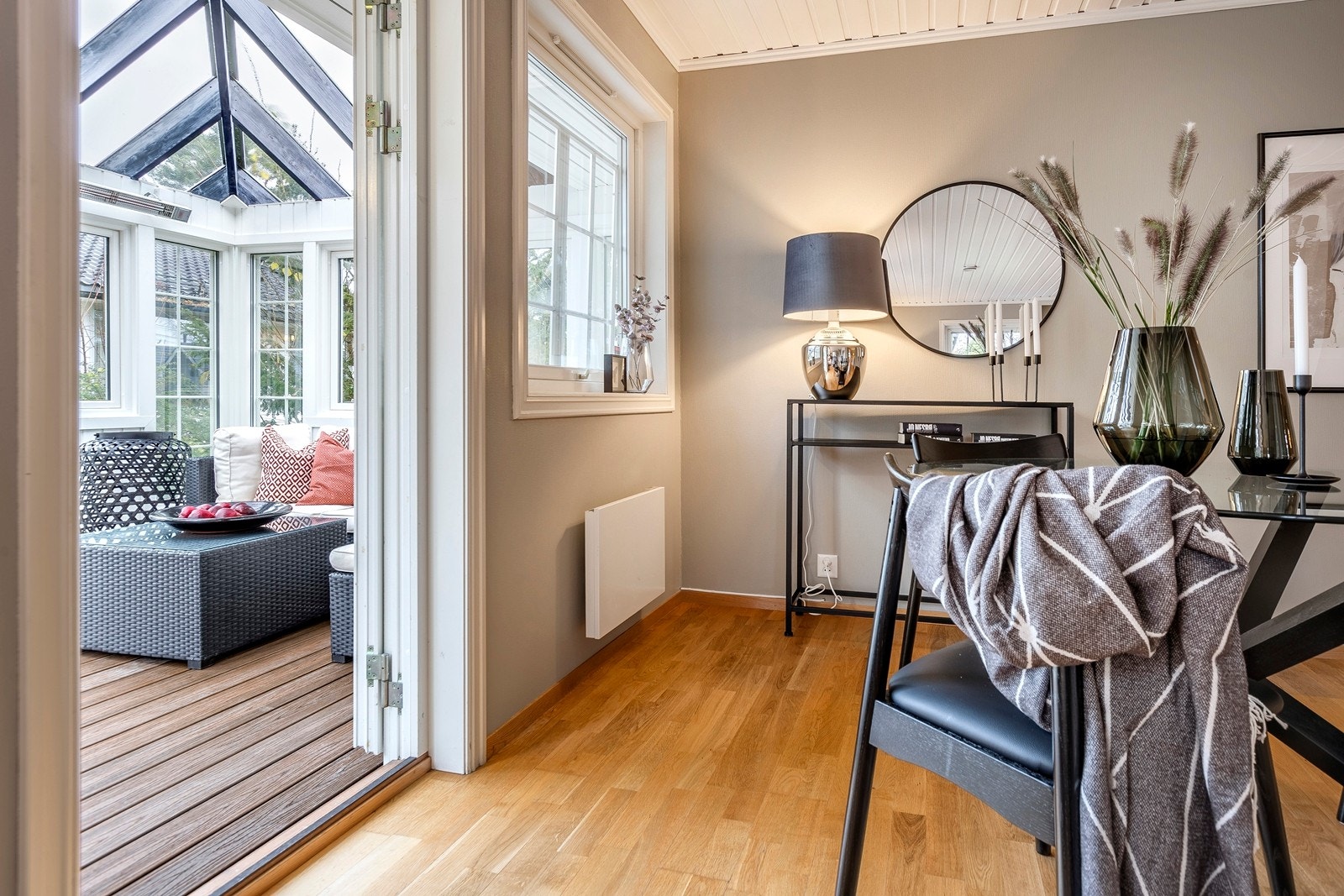 Stue mot vinterhage. Galleribilde