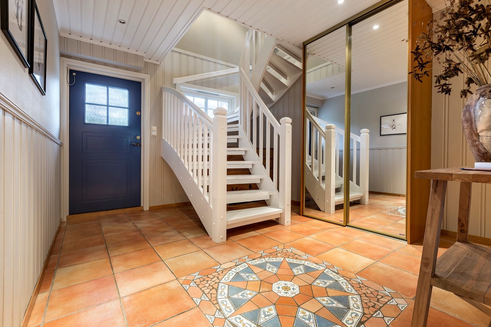 Gang/hall i u. etasjen. Galleribilde