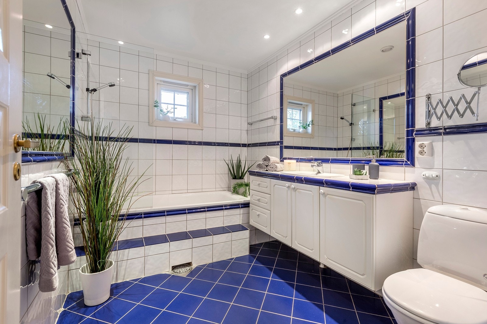 Baderom i 1. etasje. Galleribilde