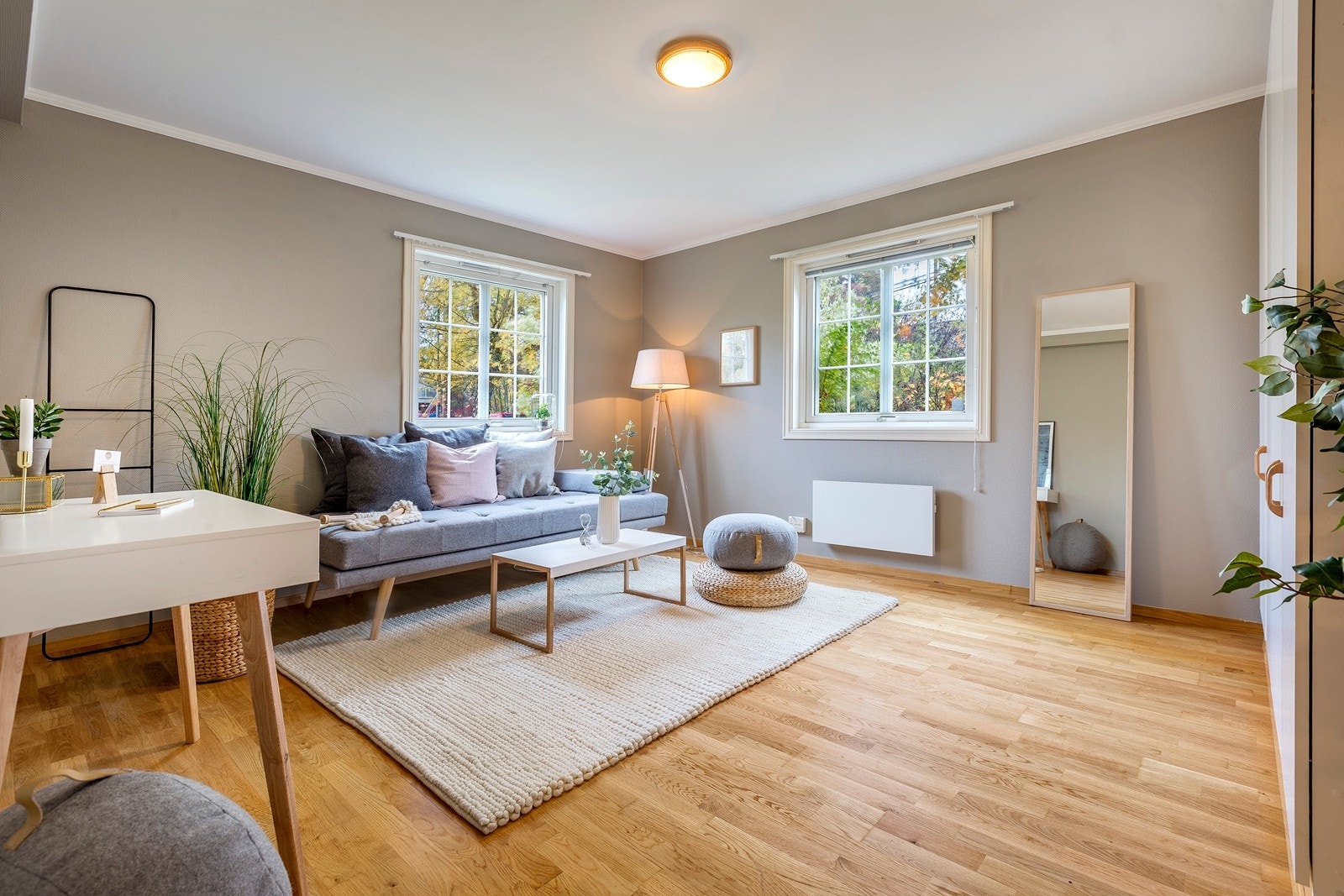 Soverom/stue i u. etasjen. Galleribilde