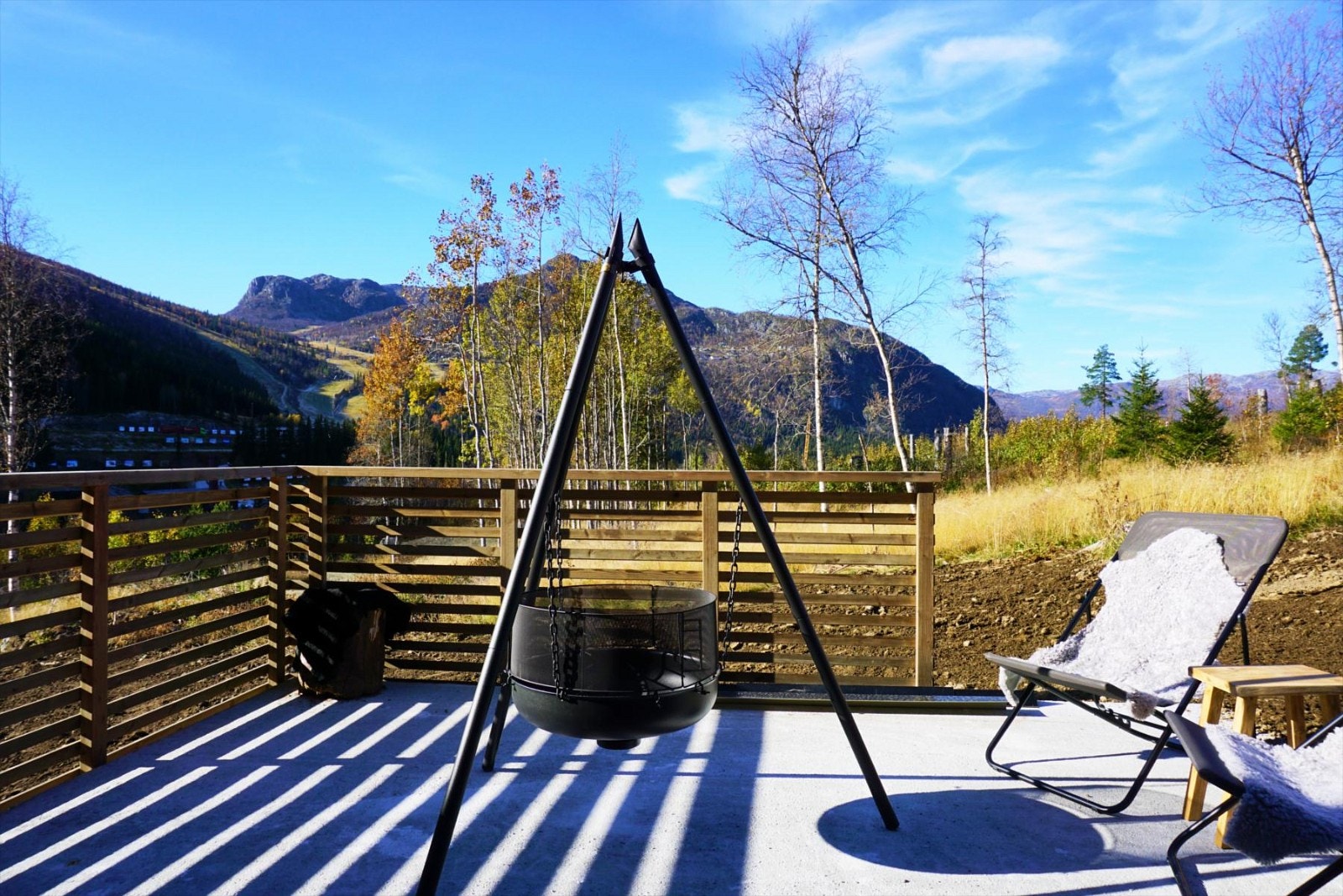 Fra terrassen i C1 (trinn 1). Flott utsikt og gode solforhold! Galleribilde