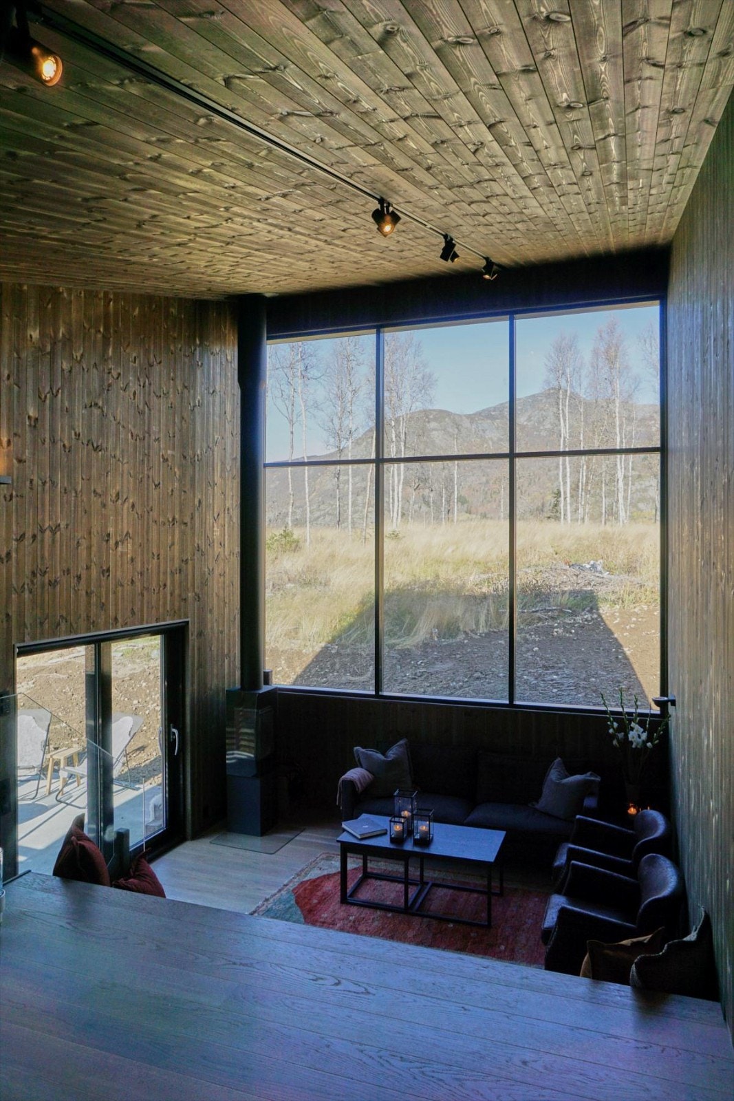 Fra kjøkken i C-hytta har man flott utsikt mot Hemsedals kjente fjelltopper, Kyrkjebøennøse og Leinenøsse. Galleribilde