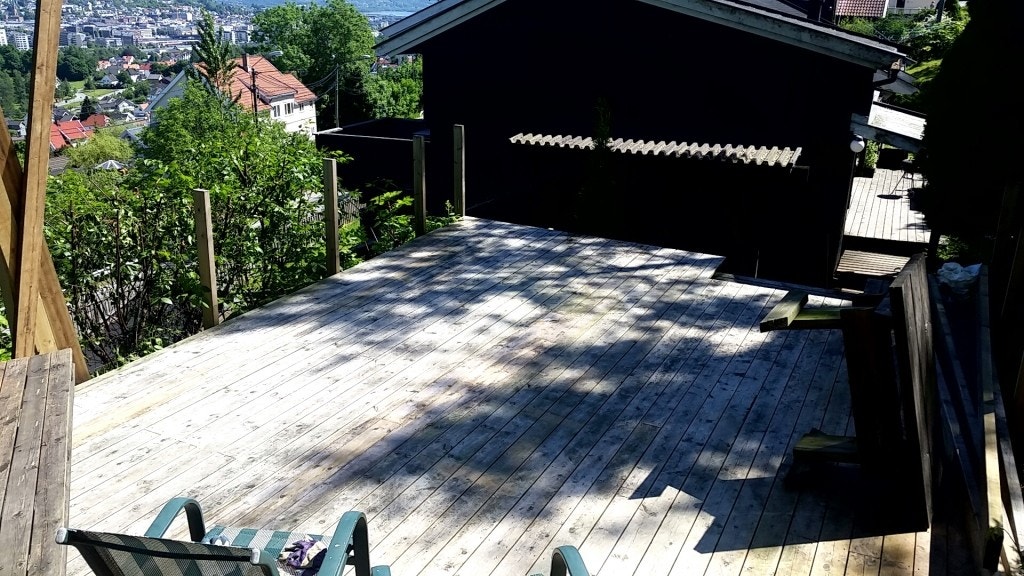 Felles platting.
(rekkverk bygd ferdig siden bildet ble tatt) Galleribilde