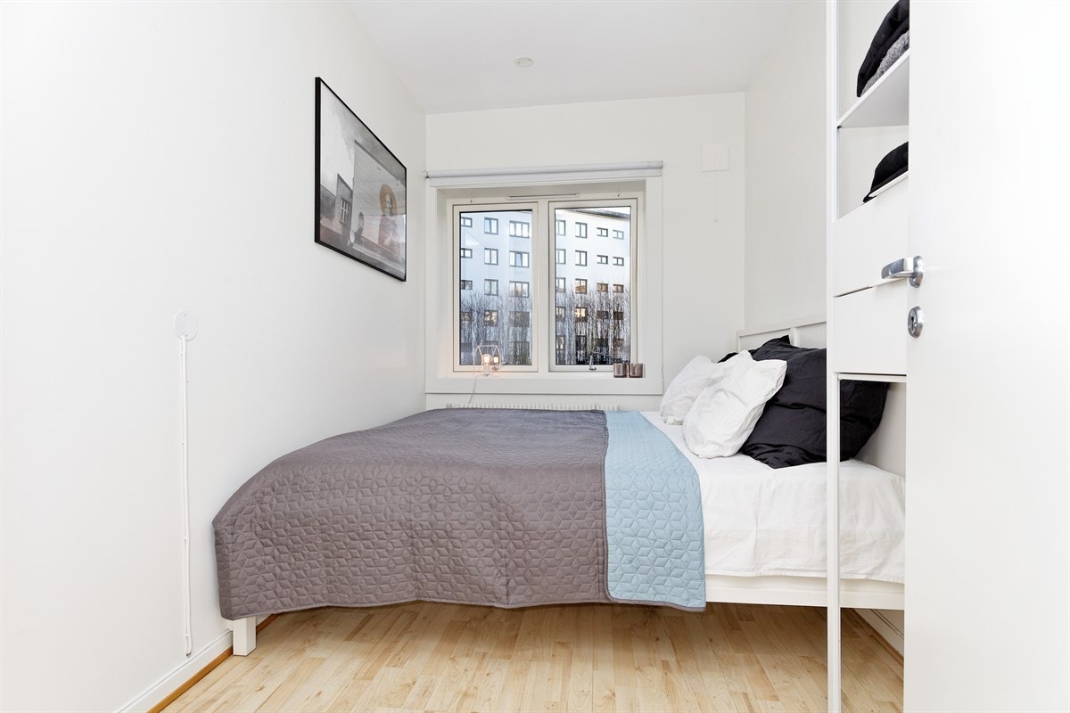 Soverommet vender mot rolig bakgård. Galleribilde