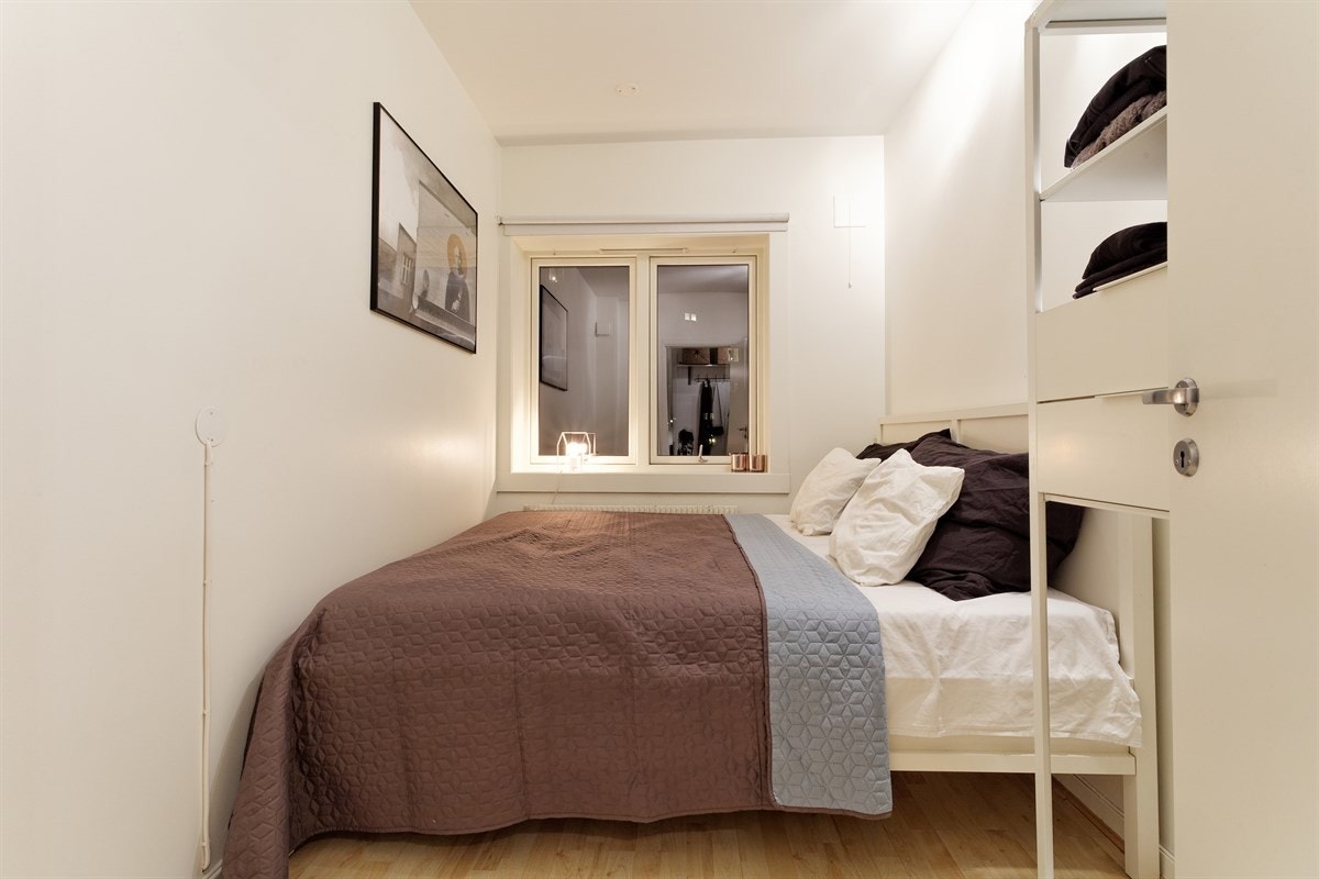 Romslig hovedsoverom med god plass til dobbeltseng. Galleribilde