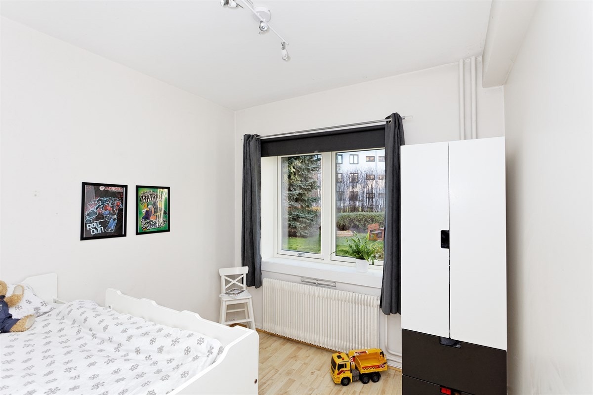 Soverom nr. 2 passer perfekt som barnerom, kontor eller gjesterom. Galleribilde