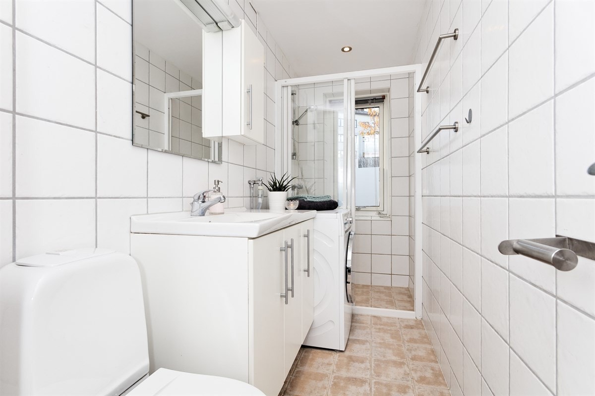 Downlightsbelysning i tak. Galleribilde