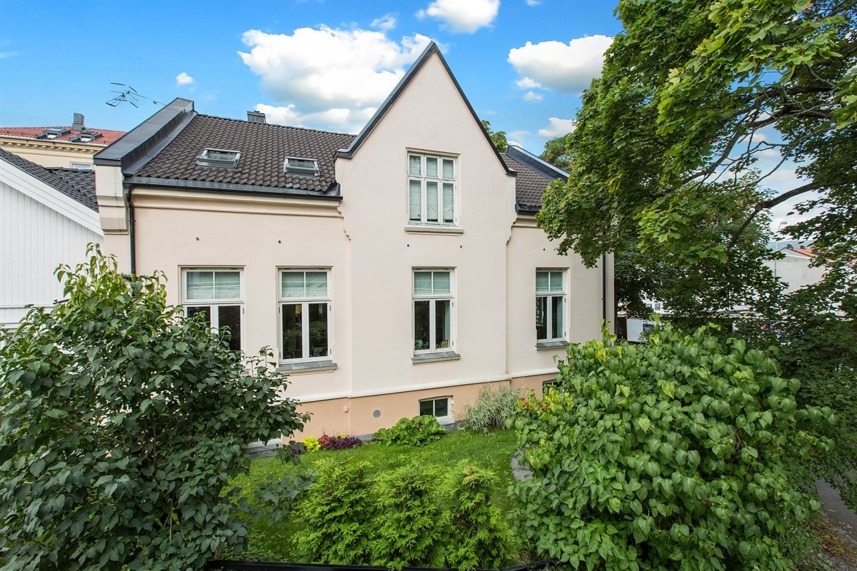 Unik og sjarmfull enebolig beliggende attraktivt og skjermet til på St. Hanshaugen Galleribilde