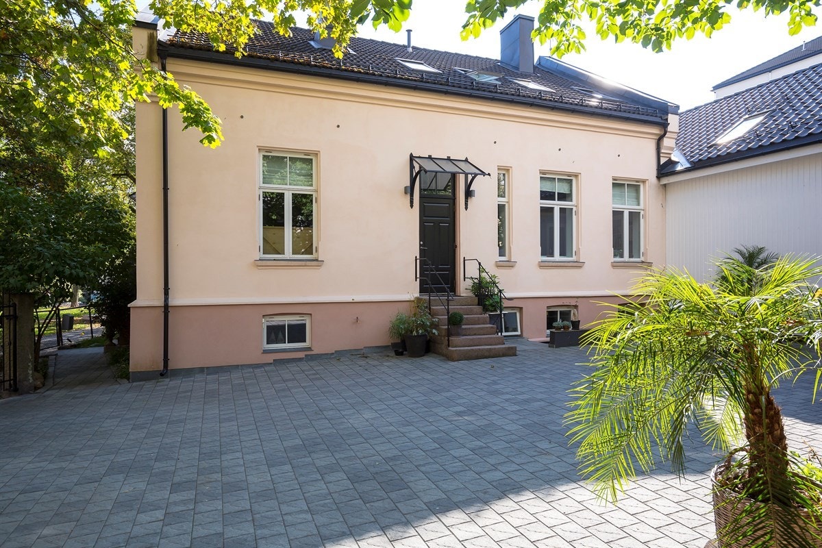 Gårdsplass Galleribilde