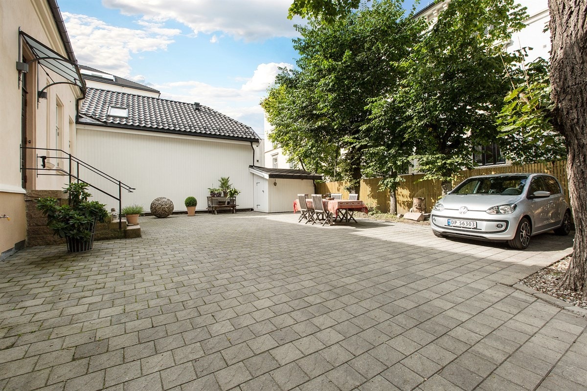 Gårdsplass Galleribilde