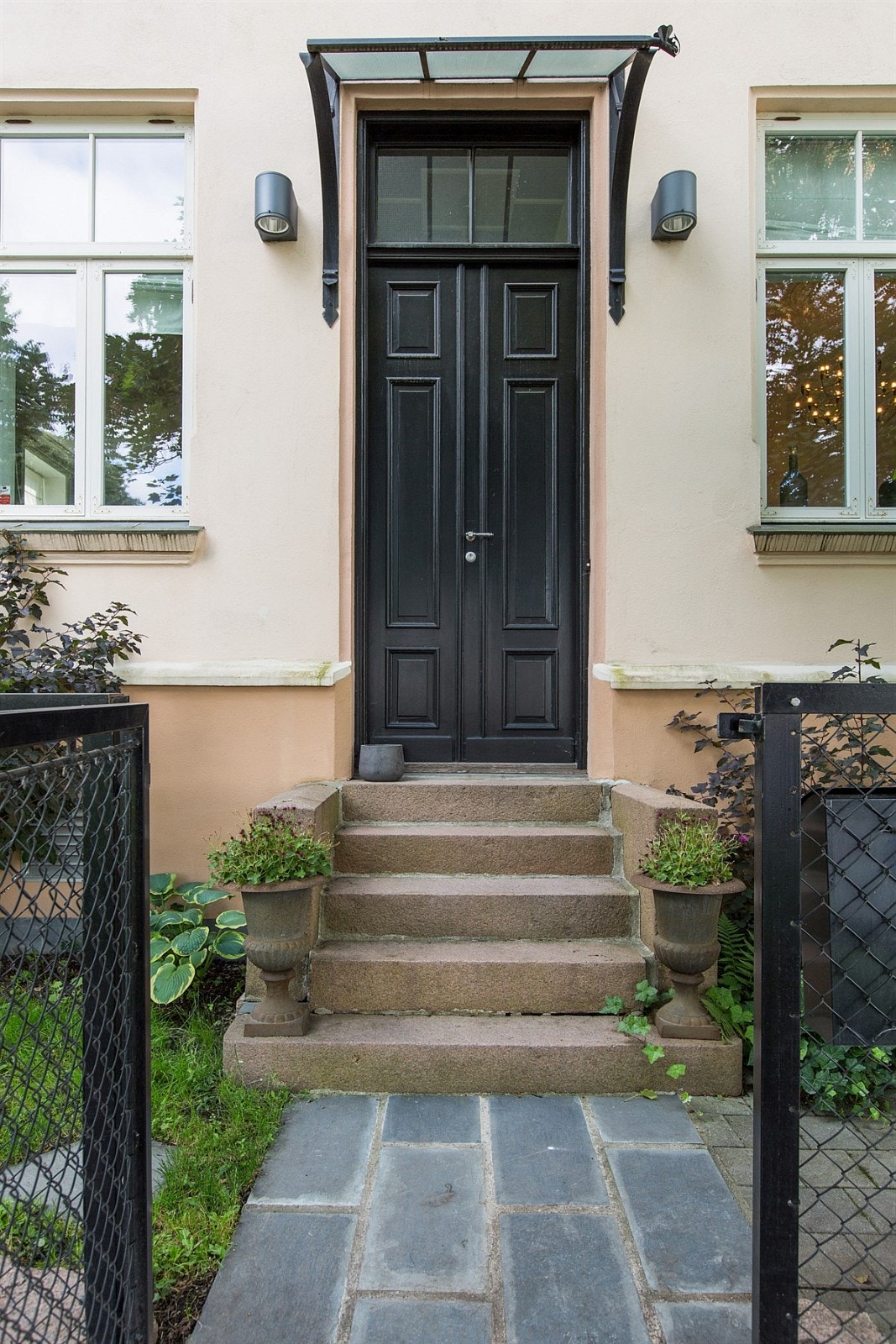 Inngangsparti til boligen Galleribilde