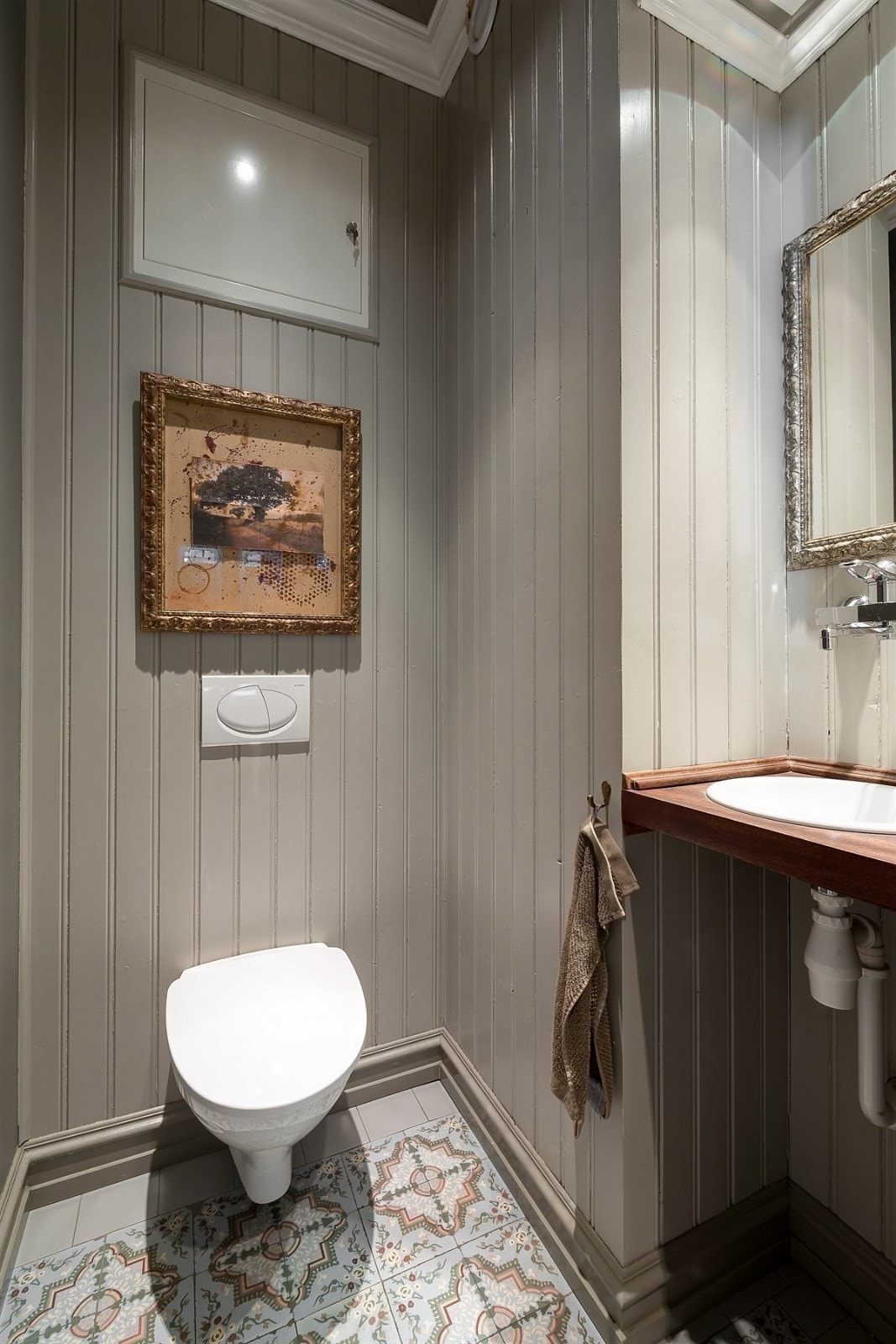 Toalett med adkomst fra hallen i 1. etasje Galleribilde