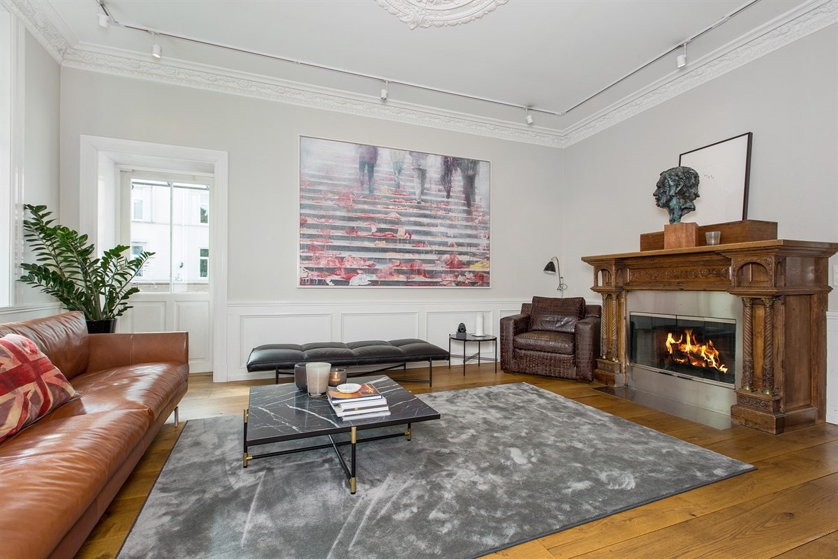 Peis i stue Galleribilde