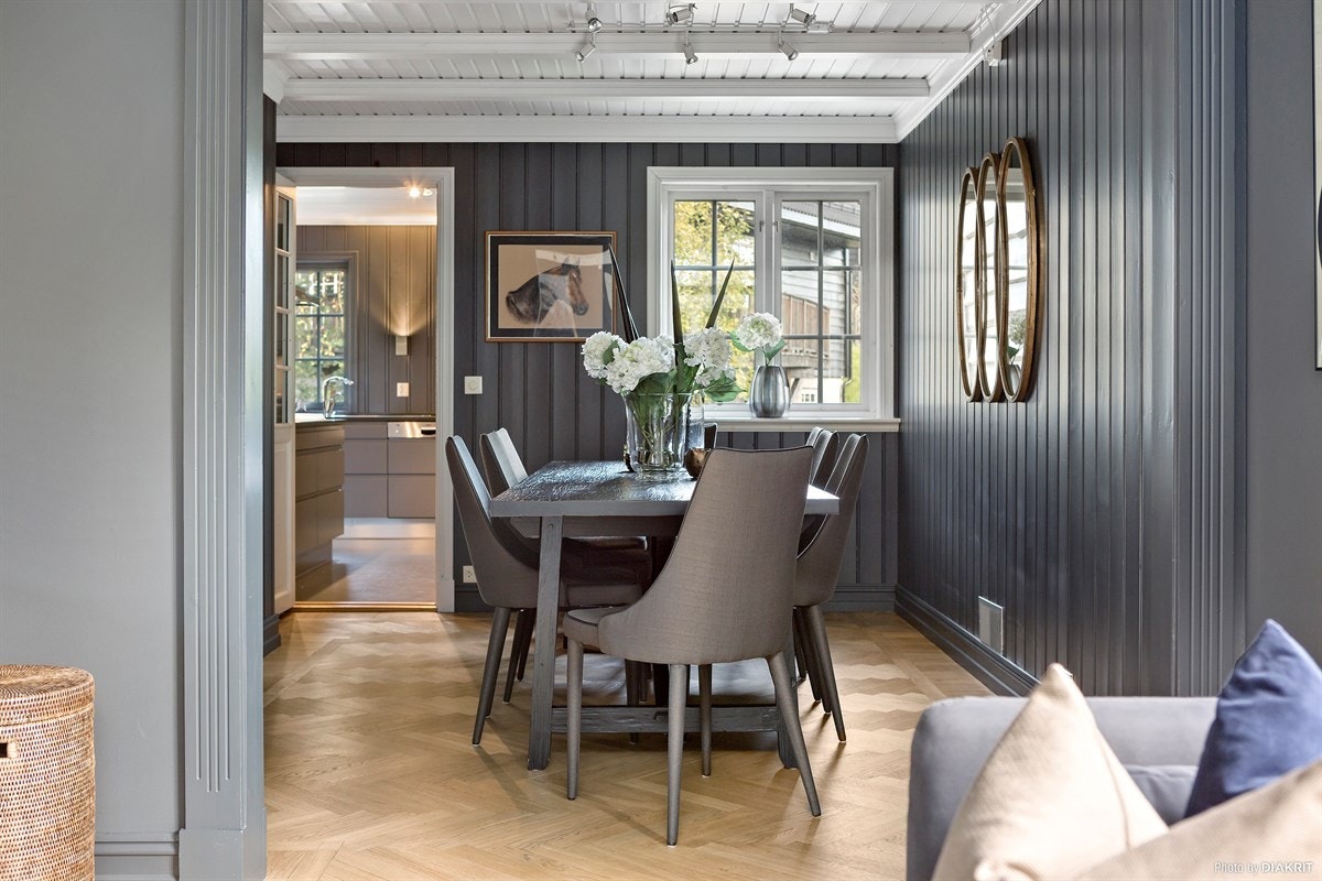 Kjøper kan etter eget ønske etablere to fløyet glassdører med balkong ut fra langveggen Galleribilde