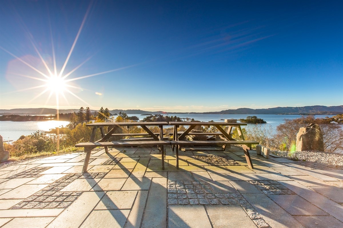 .... en fantastisk panorama sjøutsikt over Raunefjorden. Galleribilde