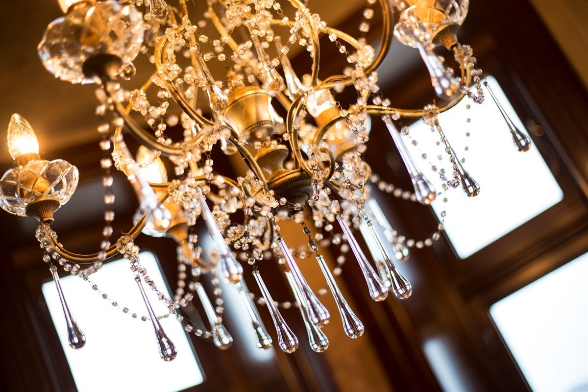 .....lekre lysekroner. Galleribilde