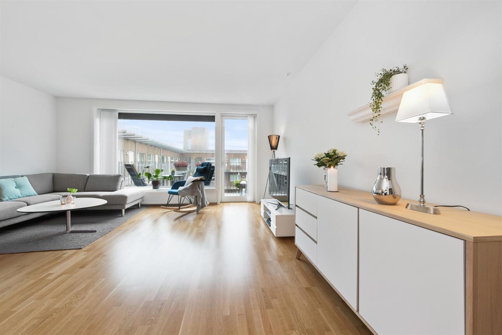 Adkomst til den vestvendte balkongen. Galleribilde