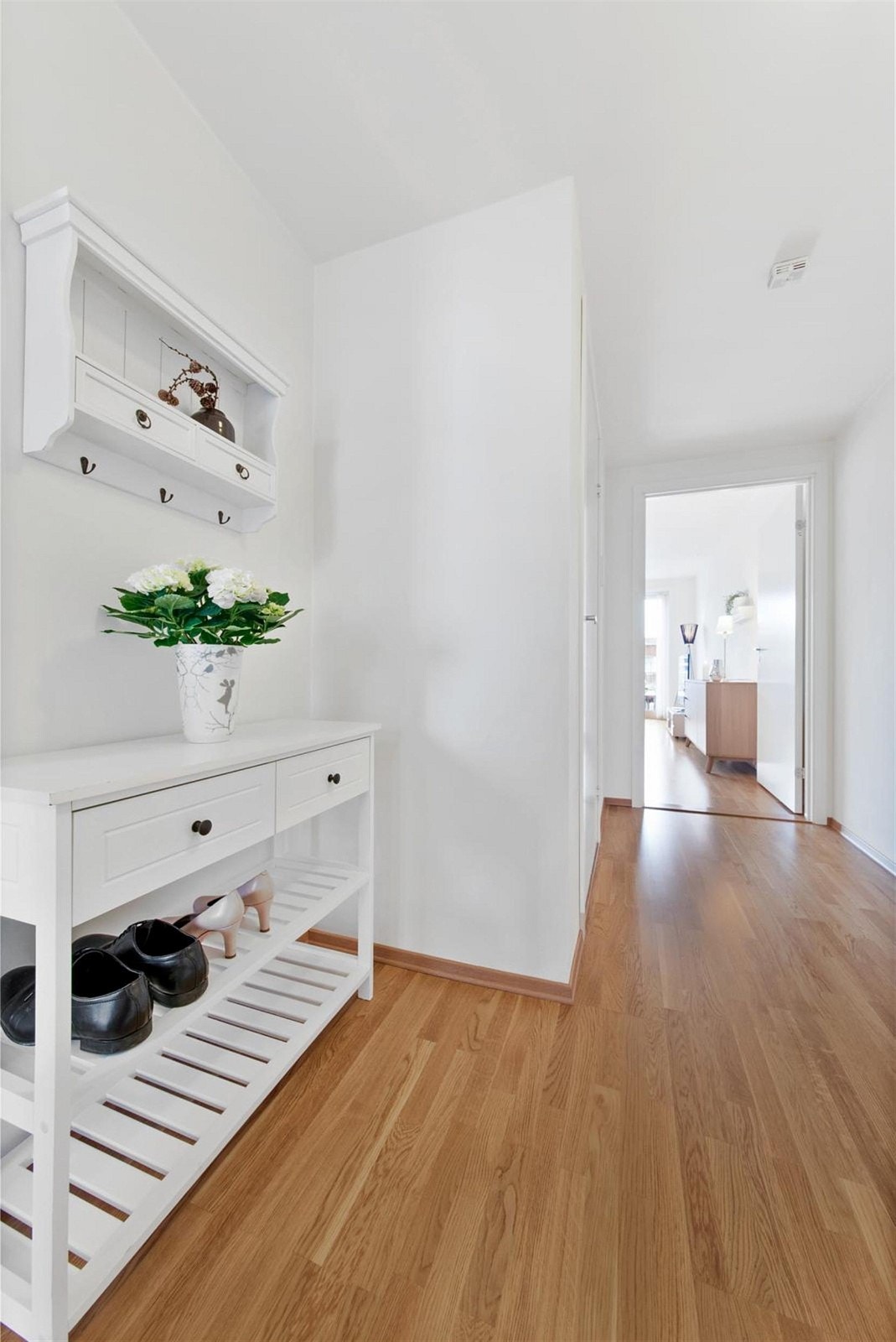 Entrè med plass til oppbevaring av yttertøy og sko. Galleribilde