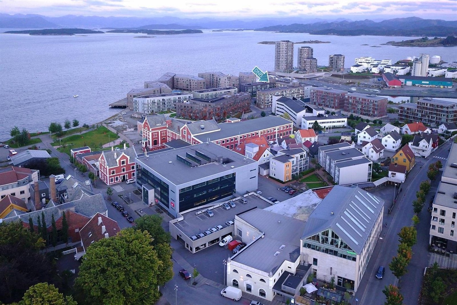 Kort avstand til Tou Scene, Ostehuset, BI handelshøyskole og senteret 5 grader øst. Galleribilde