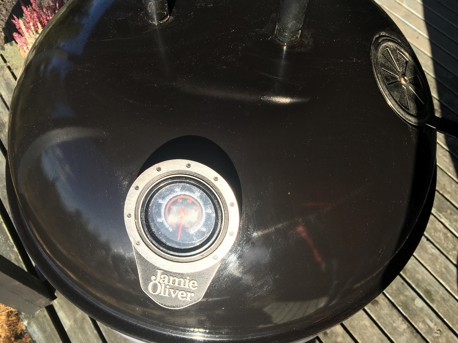 Om vinteren kan grillen lett forsvinne under all snøen hvis ikke leiegjester passer på å grave den frem... Galleribilde