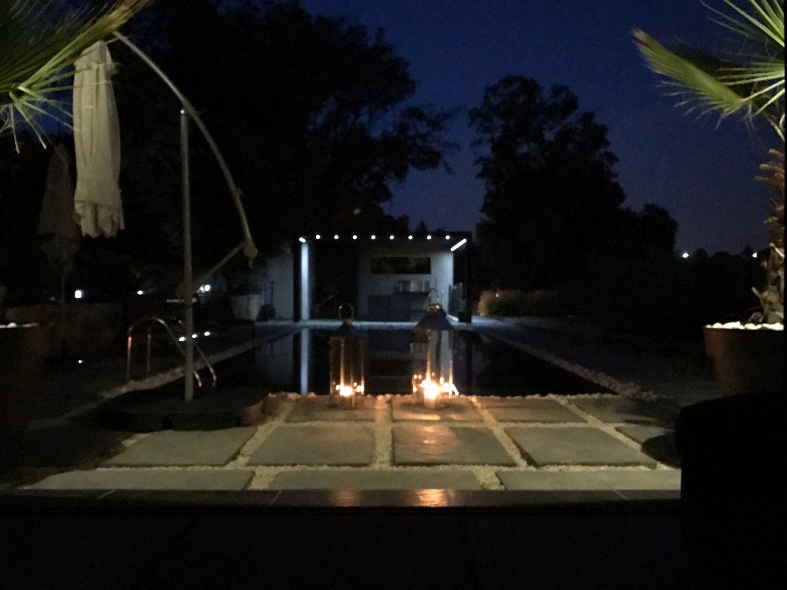 Fra stuen mot bassenget/poolhouse Galleribilde