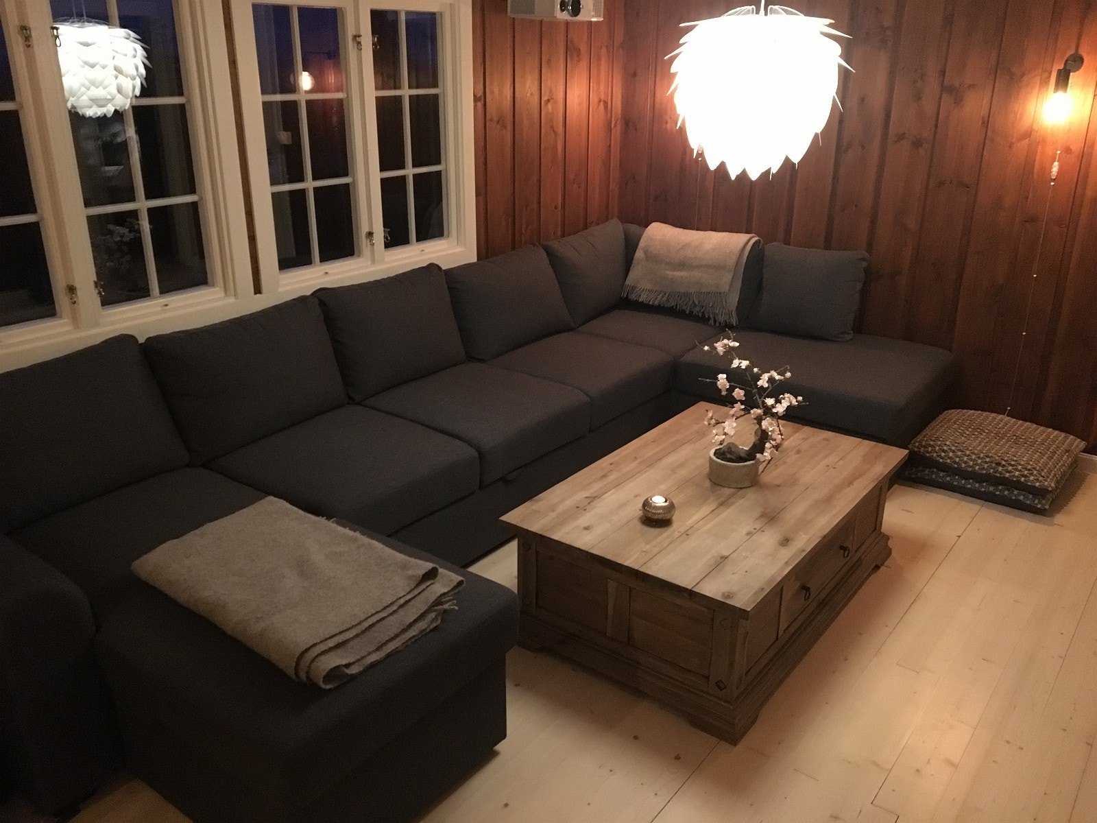 Kveldsstemning i stua Galleribilde