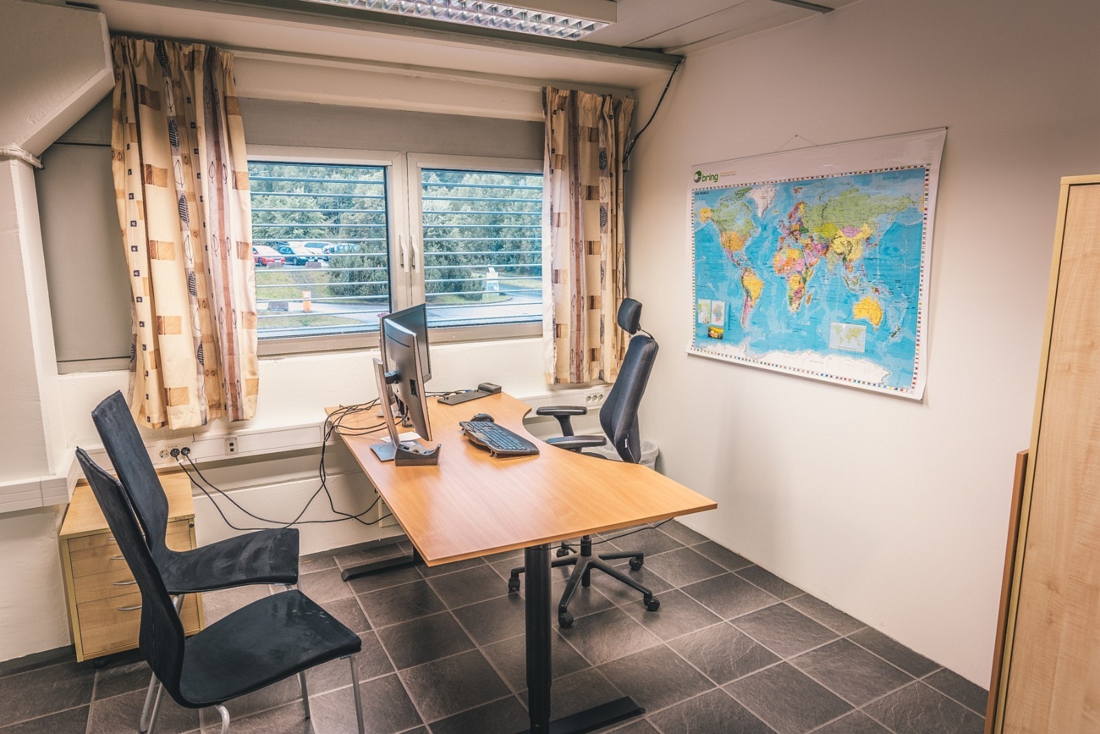 Lyse og hyggelige lager-kontorer. Galleribilde