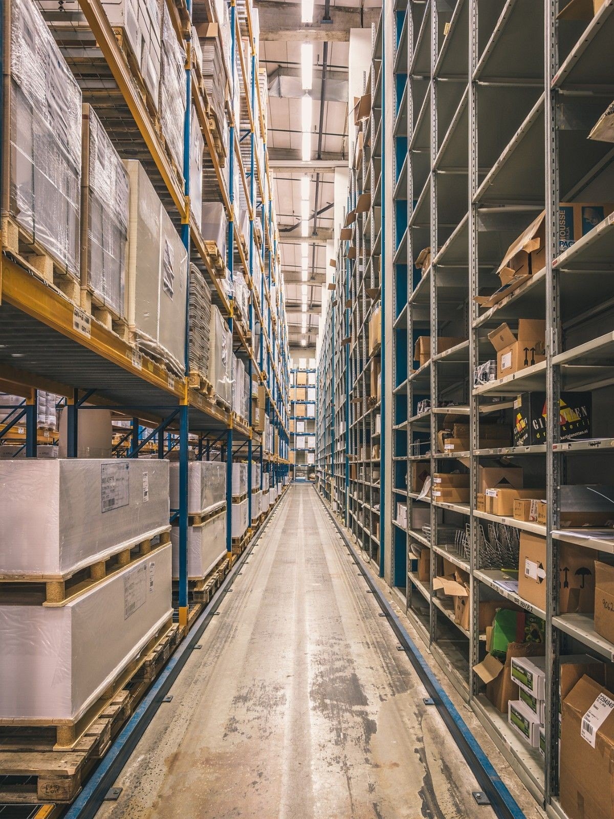 Høy utnyttelsesgrad, 9.000 palleplasser og utallige hyllemeter Galleribilde
