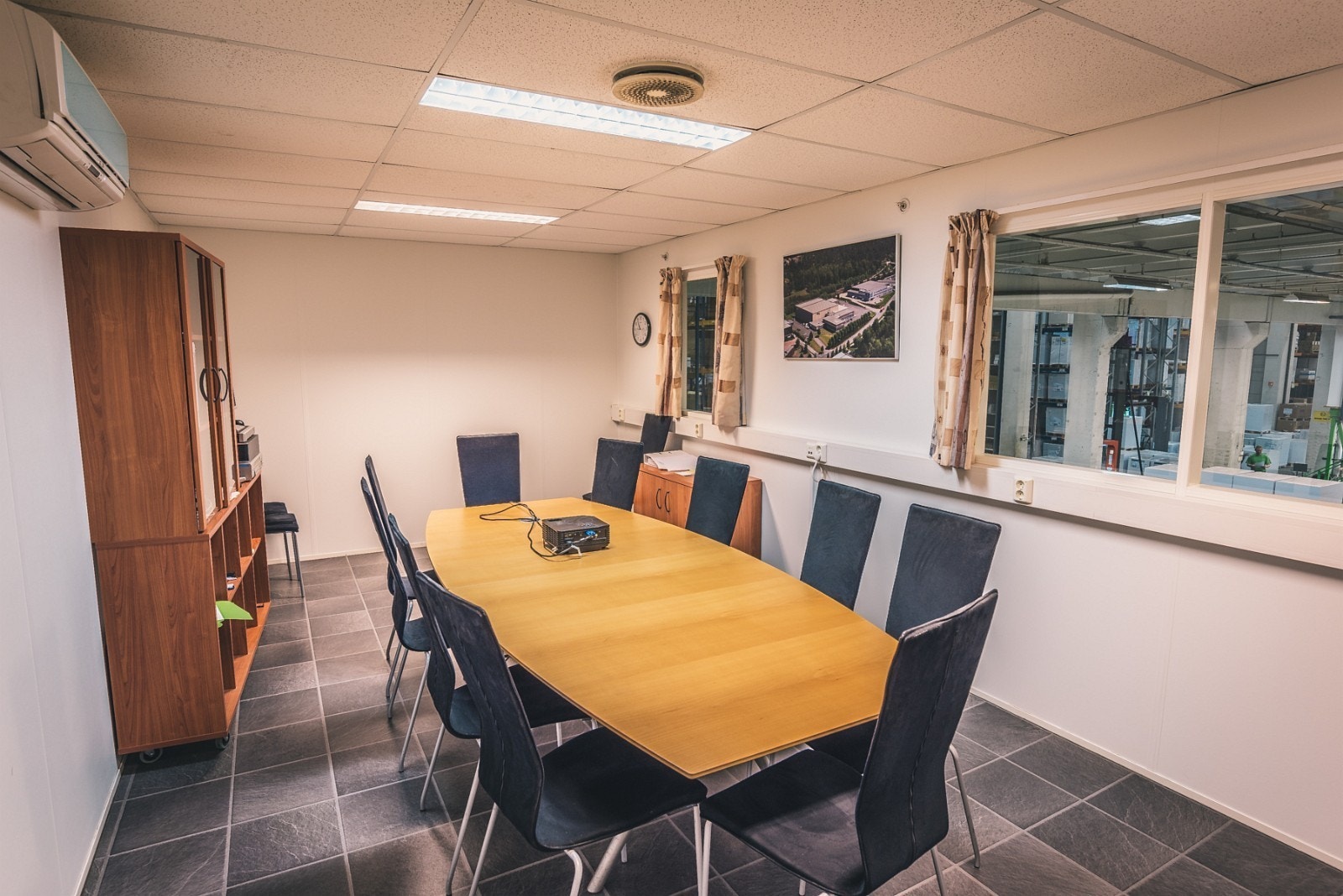 Møterom og hyggelige ekspedisjons-lokaler Galleribilde