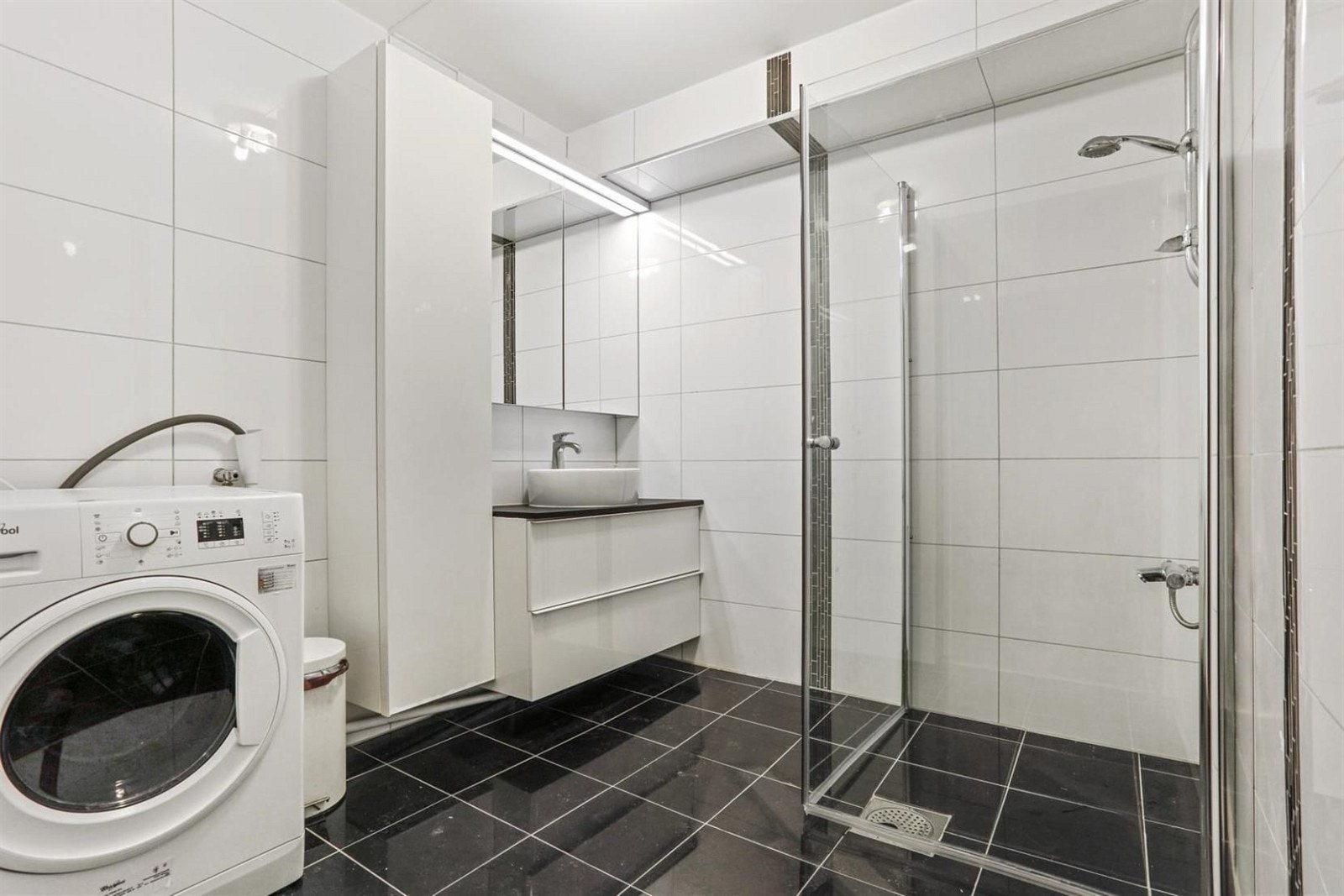 Flislagt bad med varme i gulvet. Galleribilde