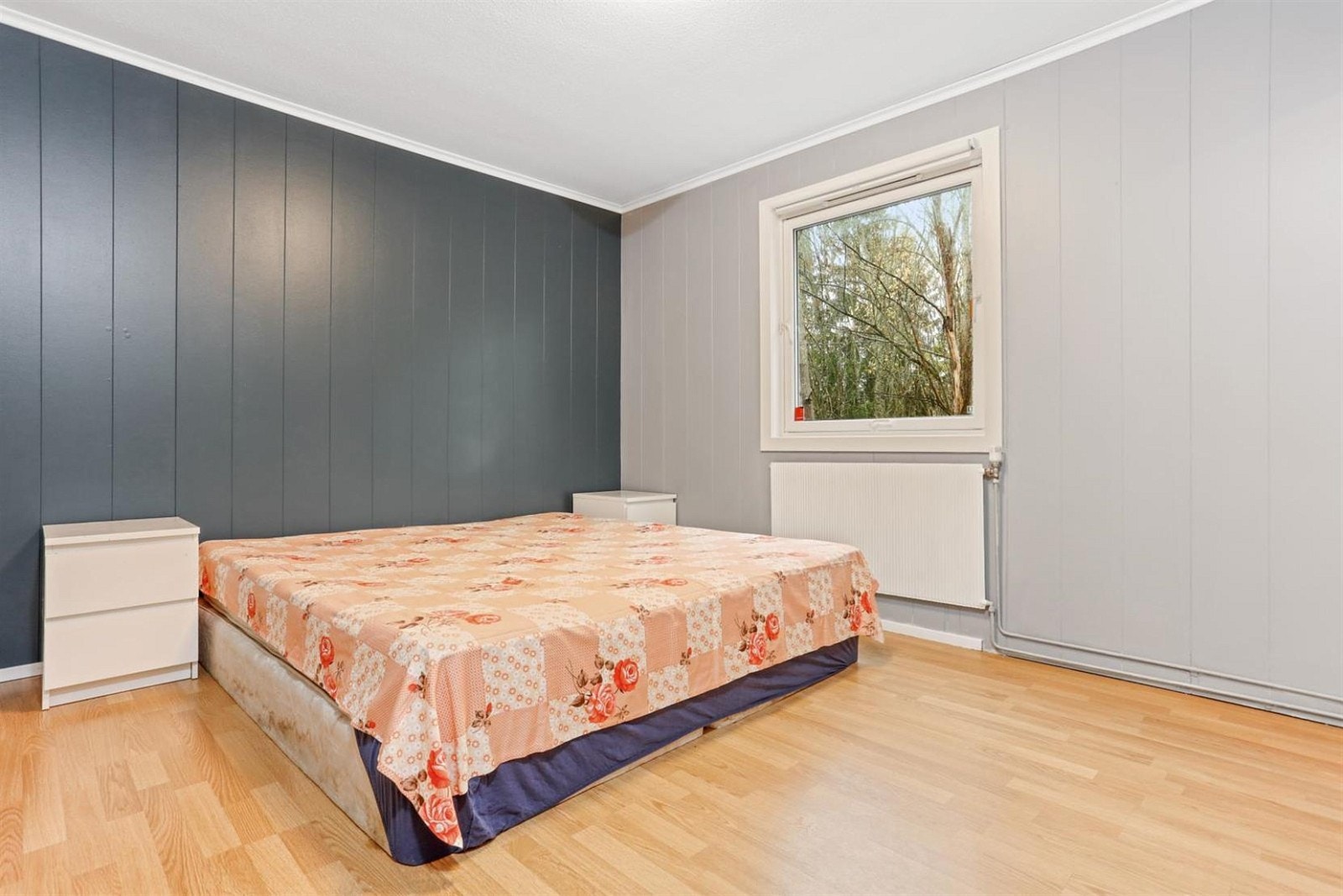 Hovedsoverommet er romslig med garderobeskap. Galleribilde