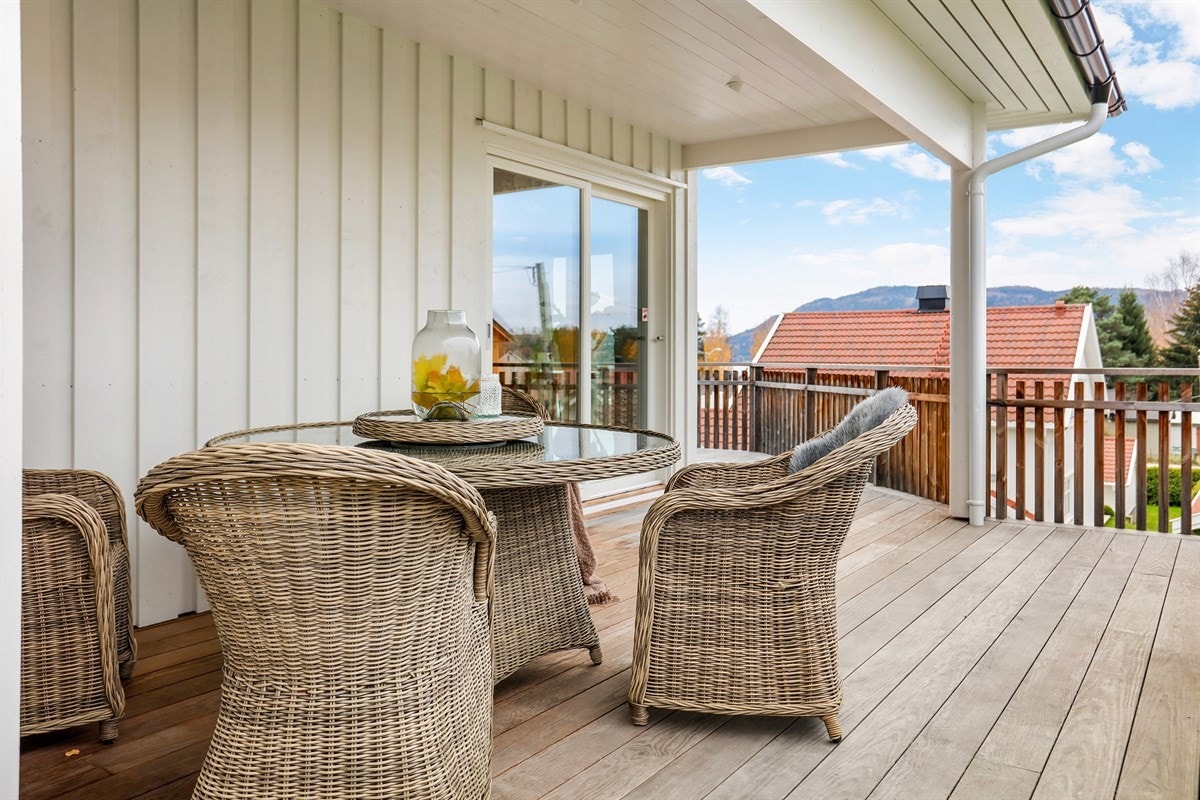 Vedlikeholdsfritt terrassegulv og rekkverk fra Kebony Galleribilde