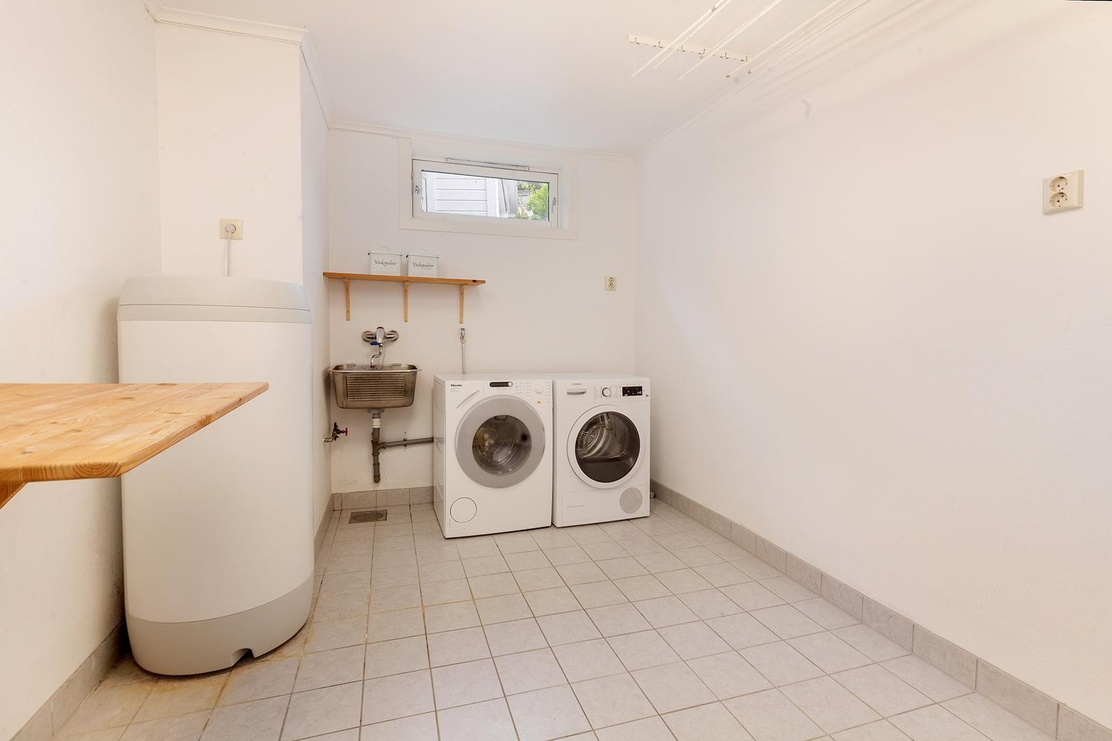 Vaskerom Galleribilde